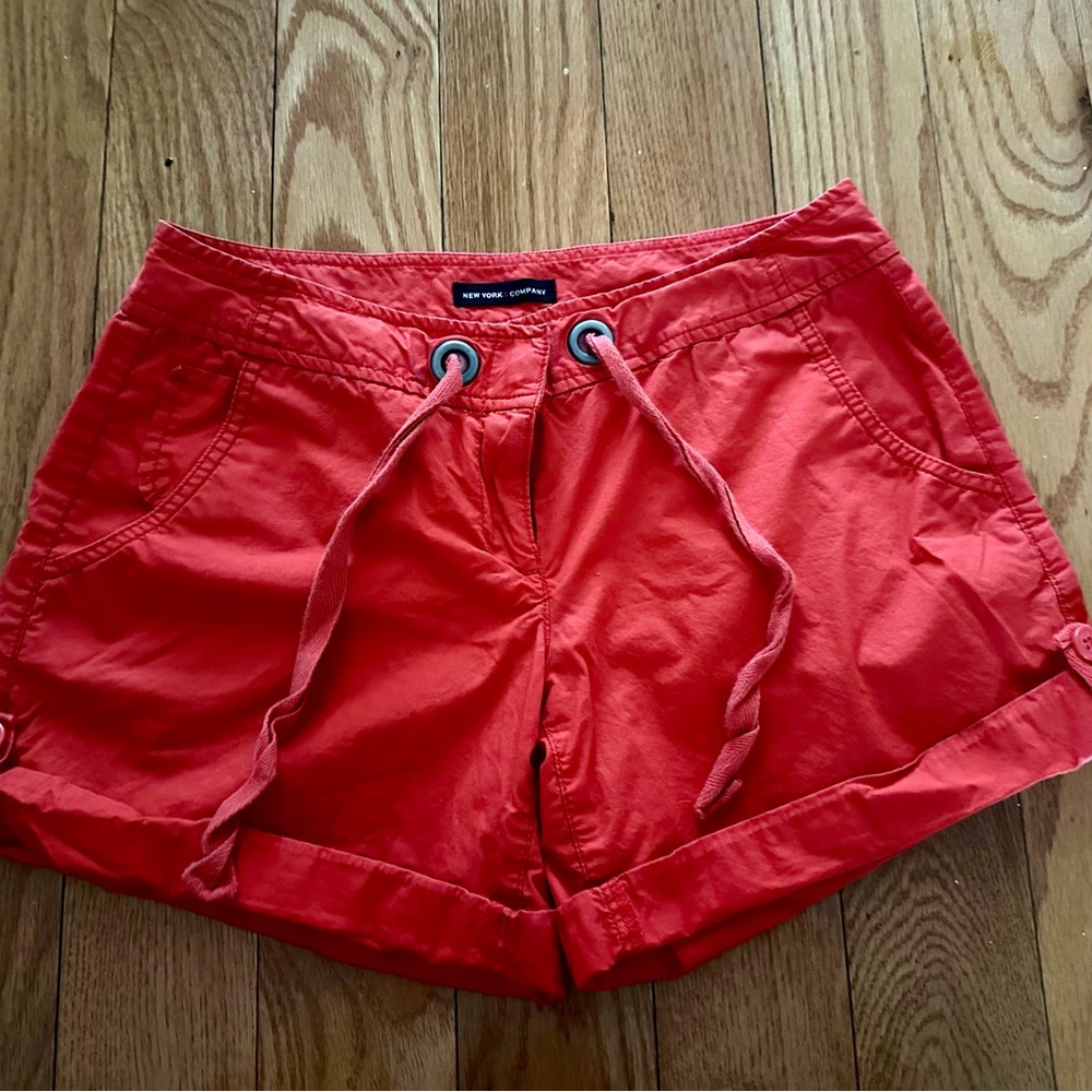 New York & Company Red Cargo Shorts Relaxed Fit